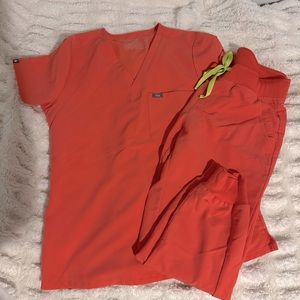 Figs Hot Coral M Catarina/ MP Zamoras